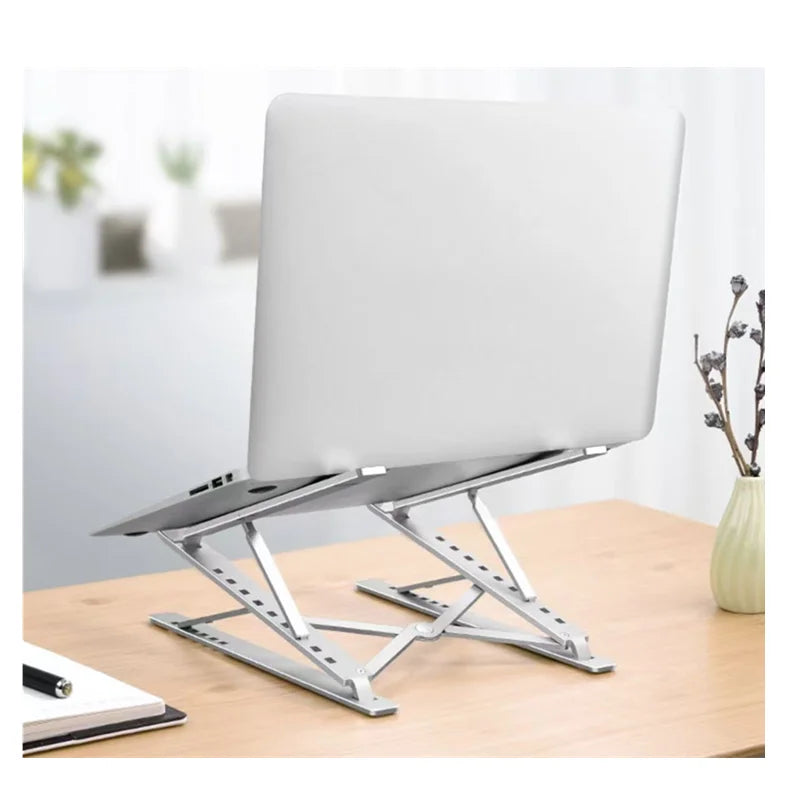 Ordinateur portable relevé sur le support en aluminium, vu de dos