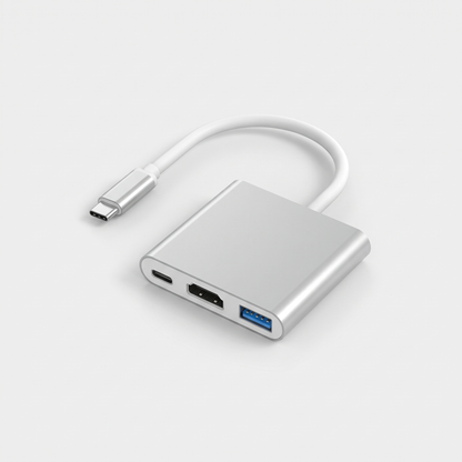Adaptateur USB-C 3 en 1 gris argent avec ses ports USB-C, HDMI et USB-A